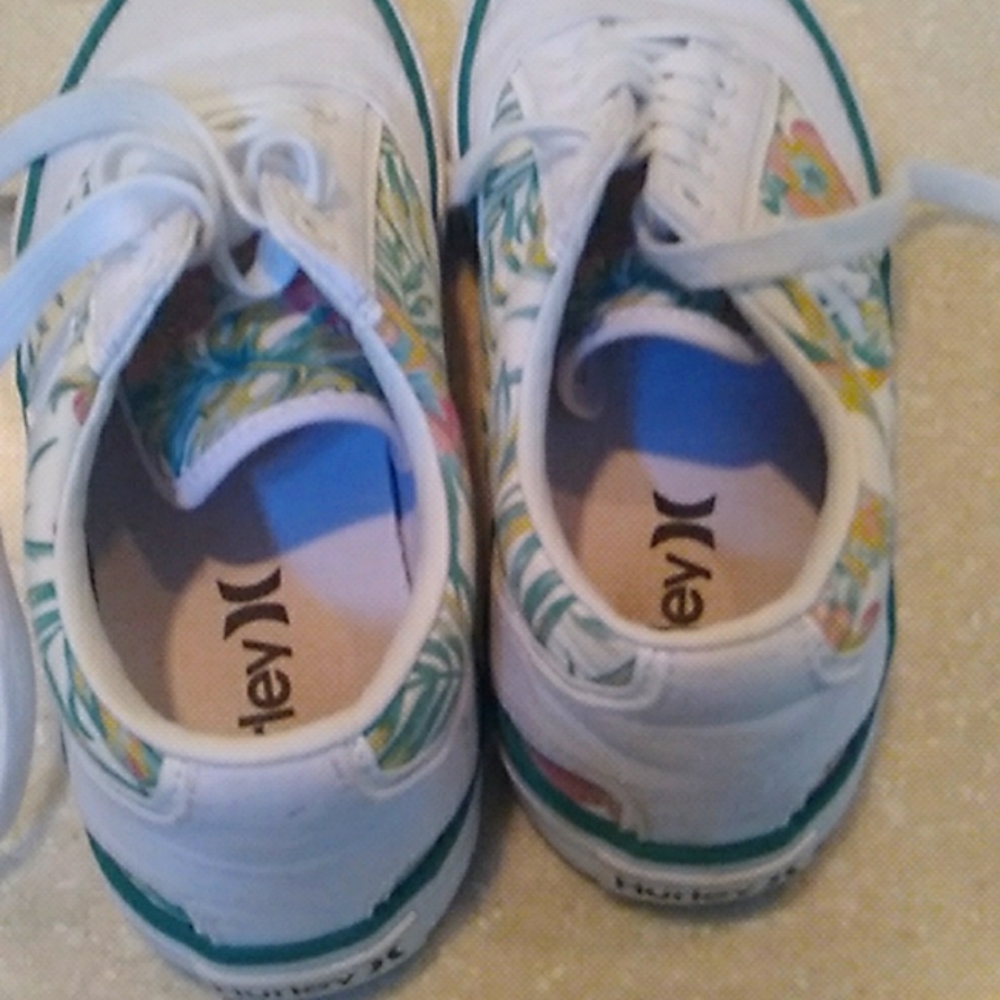 HURLEYS WOMEN SNEAKERS NEW SIZE 7M